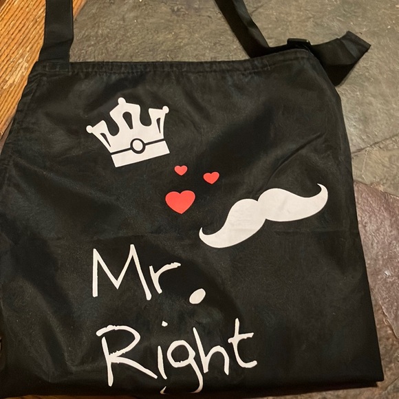 Apron Set: Black Mr Right & Cream Mrs‎ Always Right Pair - Picture 4 of 6
